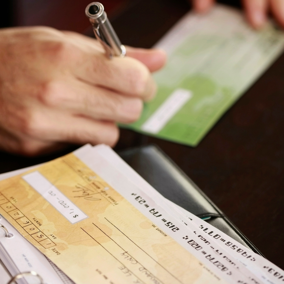 You are currently viewing A aceitação de cheques como forma de pagamento: vantagens e desvantagens
